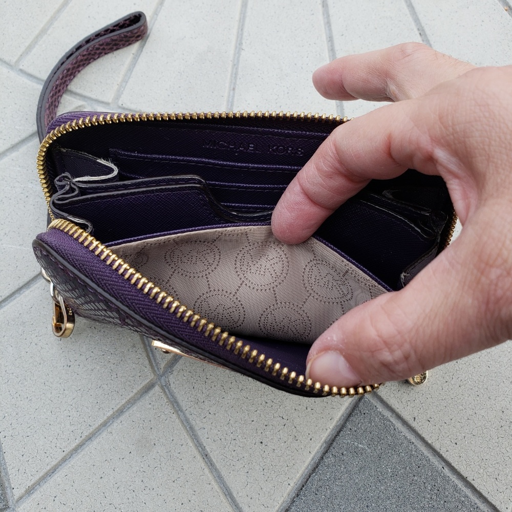 **SOLD** Michael Kors Python Leather Wristlet - Picture 6 of 8